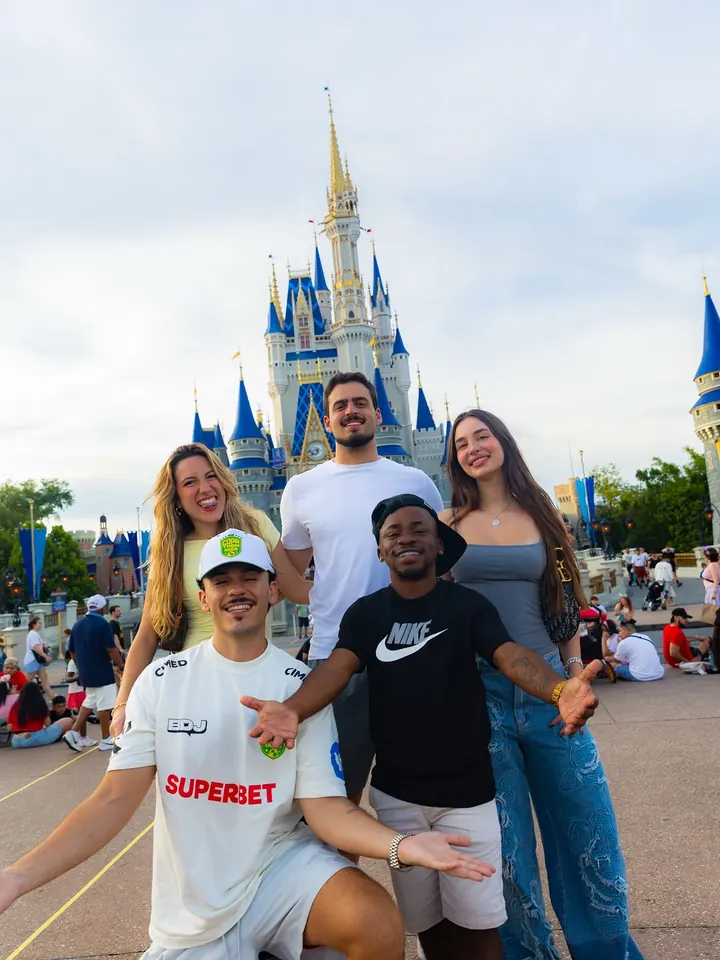 Jon e amigos no Magic Kingdom, em Orlando