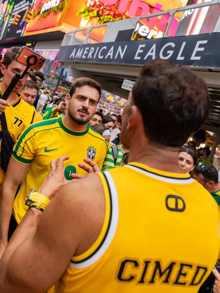 Jon com a torcida brasileira em Nova York