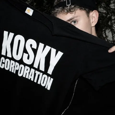Capa do post de Kosky no Instagram: KOSKY CORPORATION T-SHIRT OUT NOW!